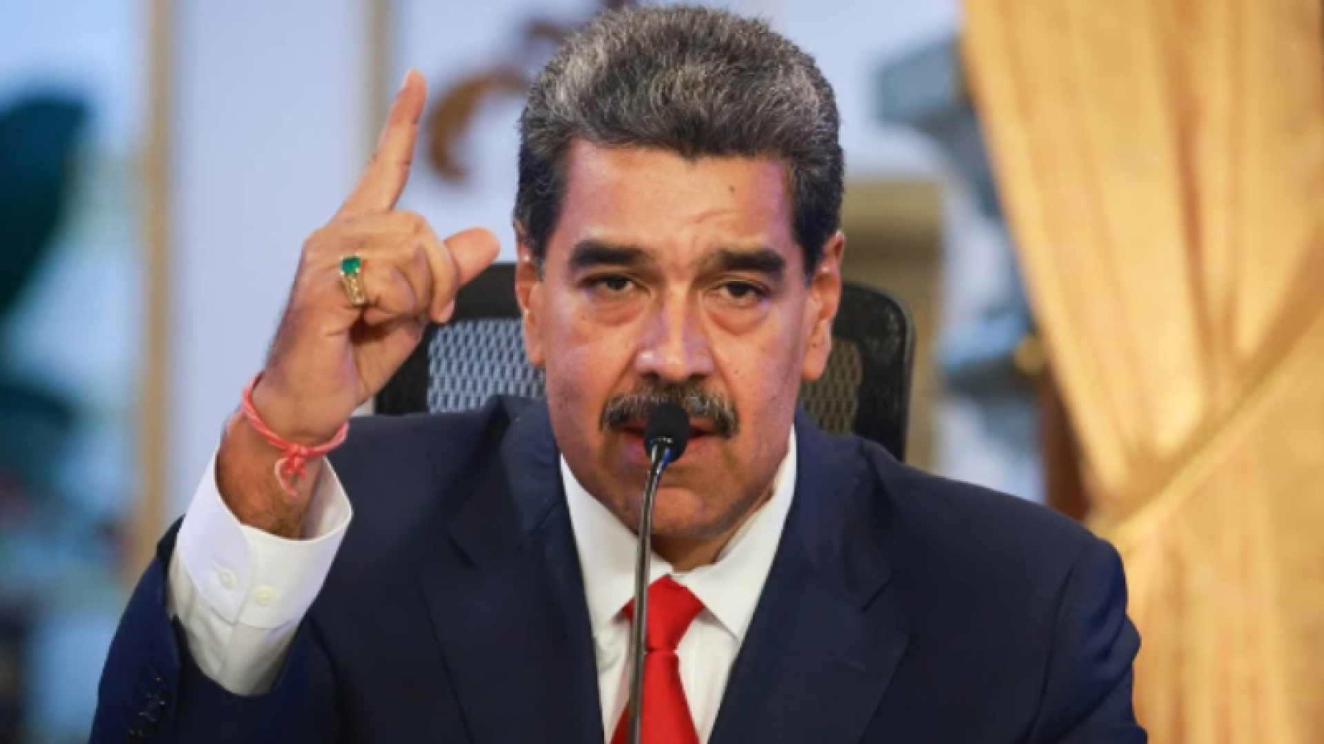 Durante o programa semanal Con Maduro +, transmitido em 11 de agosto de 2025 pela TV estatal venezuelana, o presidente Nicolás Maduro enviou um recado direto aos Estados Unidos: “Não se atrevam… pode ser o fim do império americano.