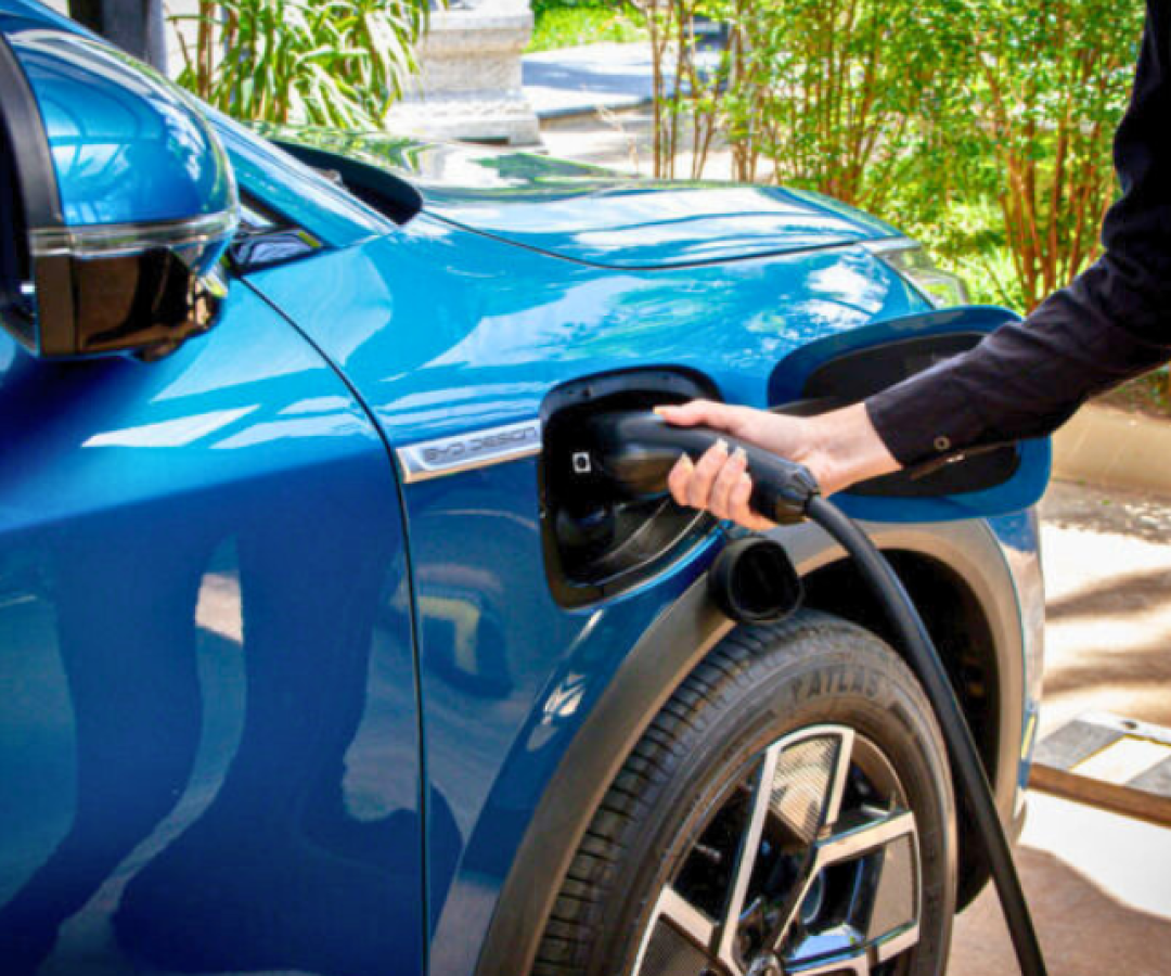 Empresa chinesa BYD pretende instalar mais de mil locais para carregamento.