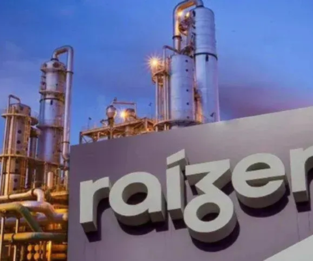 Fachada Raízen com industría no fundo