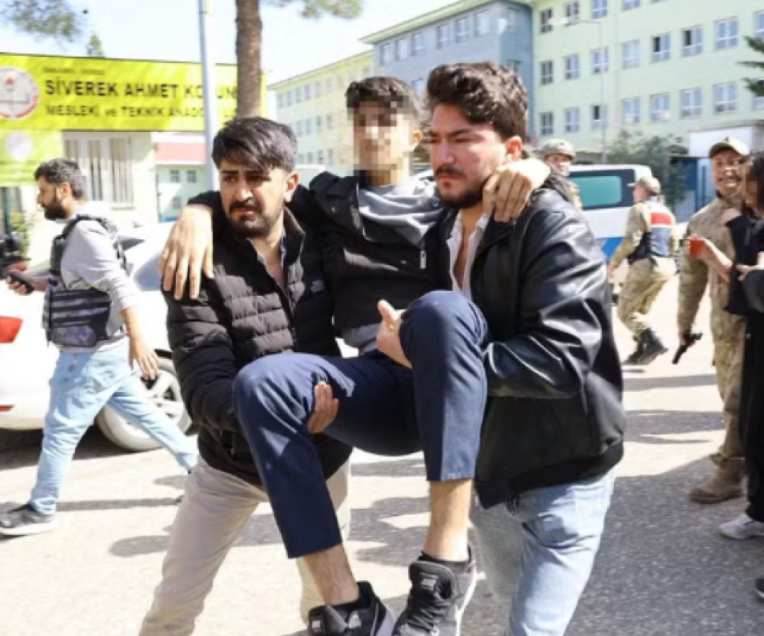 Ex-aluno armado invade escola e fere 16 pessoas na Turquia