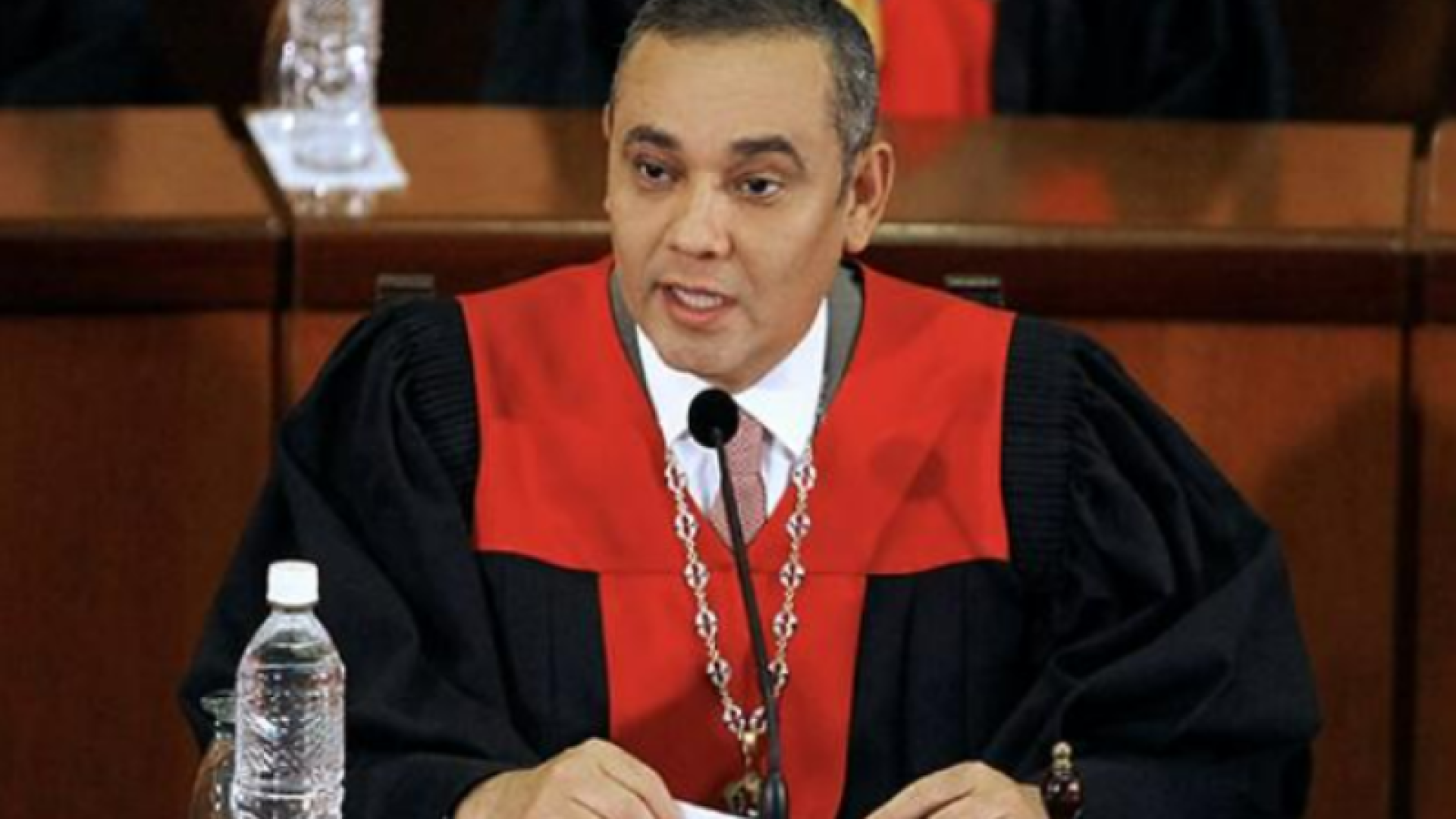 Venezuela remove oito magistrados ligados ao chavismo em reforma no Supremo