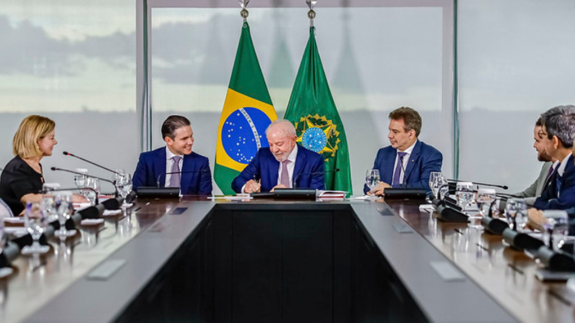 Lula sanciona lei contra facções com vetos e penas de até 40 anos