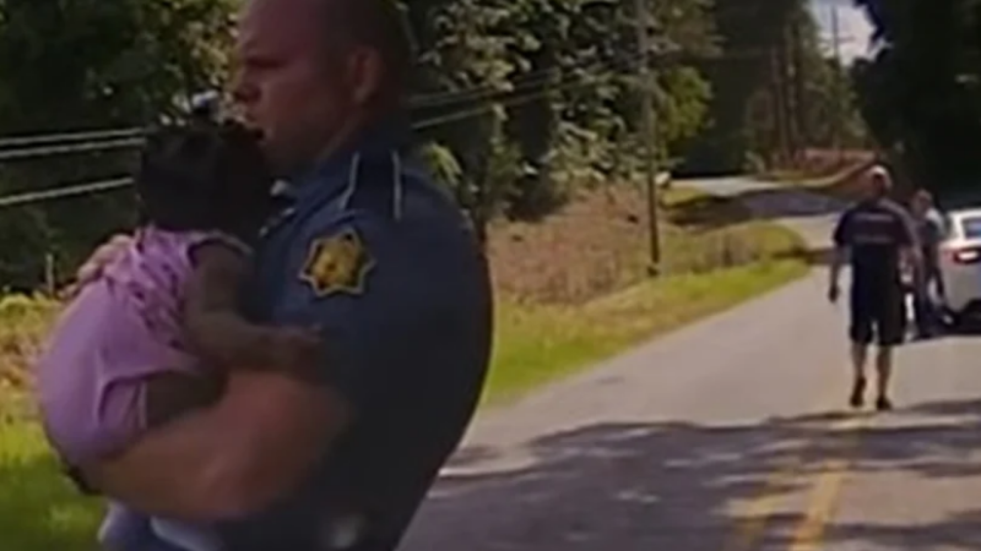 Bebê é arremessado de carro durante perseguição policial nos EUA
