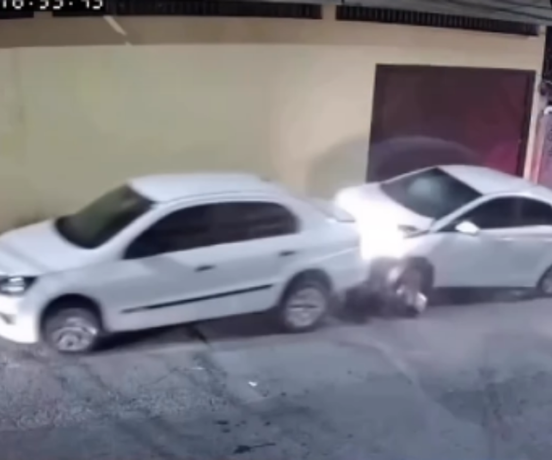 Tentativa de feminicídio: homem persegue e joga carro contra ex na Zona Sul