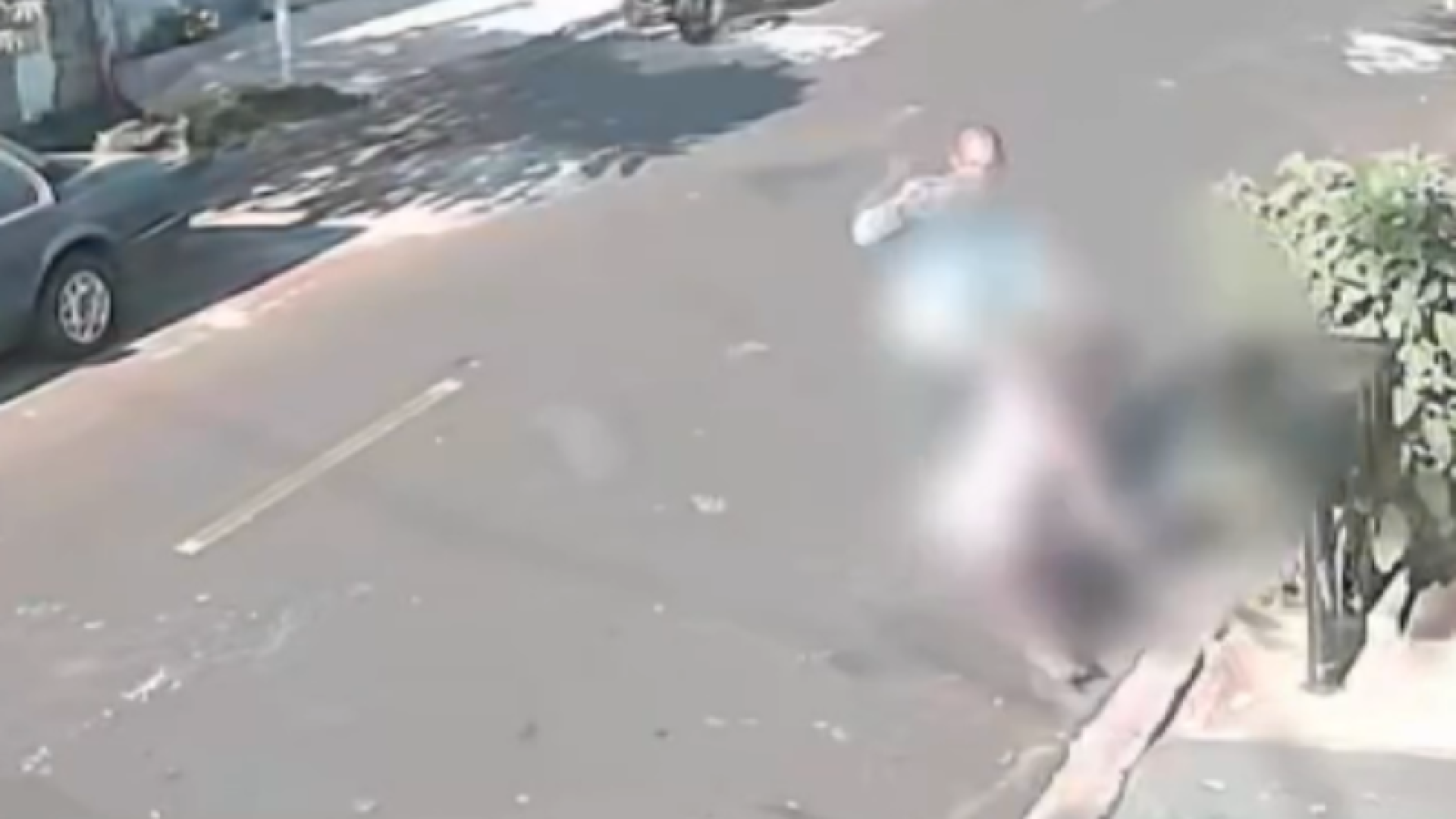 Mulher é esfaqueada no meio da rua por ex-companheiro em Ribeirão Preto
