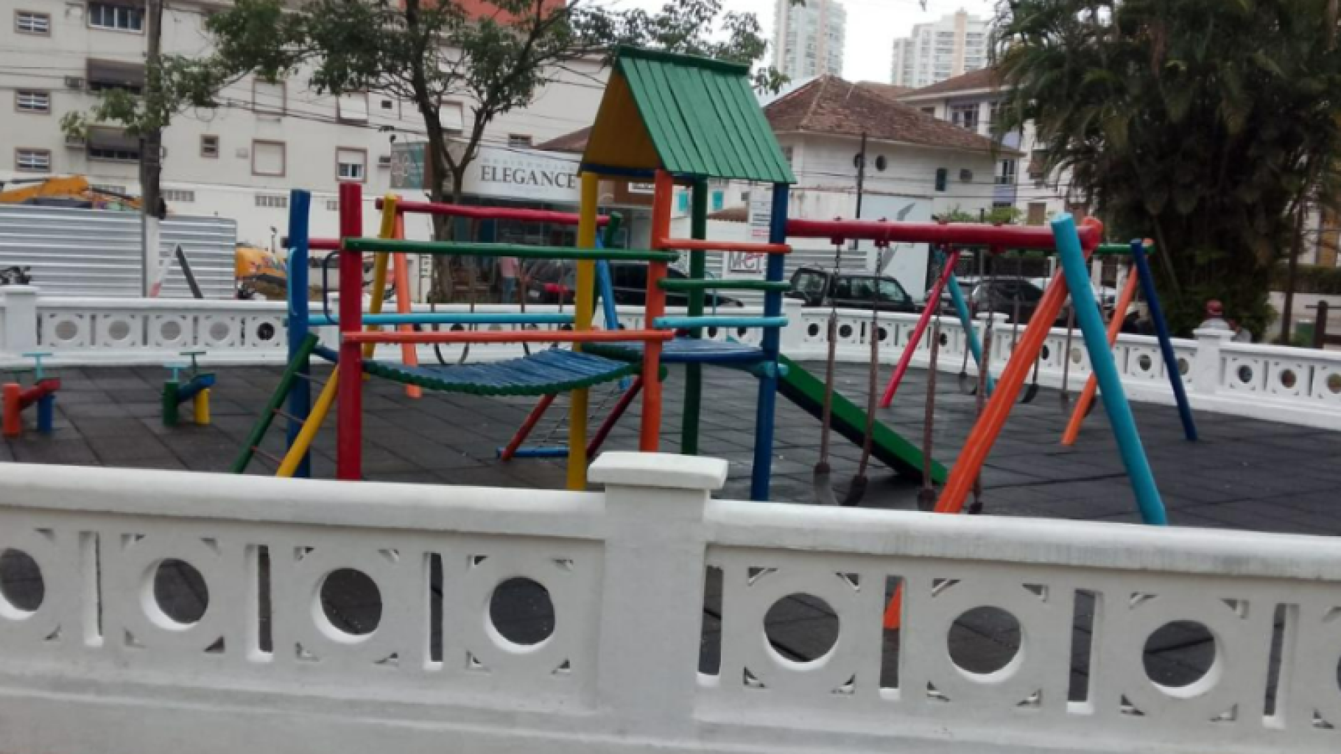 Brinquedos infantis de praças em Santos podem ser substituídos
