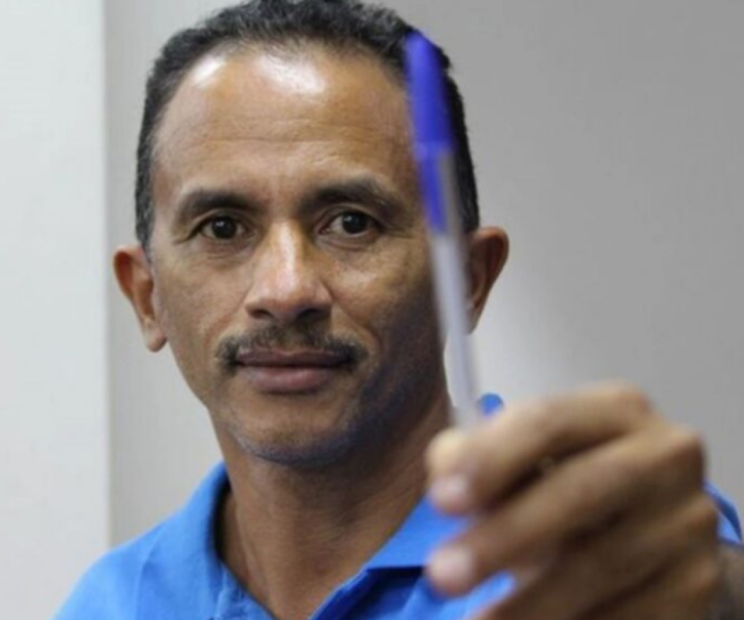 “Sou na minha”: cantor de “Caneta Azul” evita dizer se é de direita ou esquerda