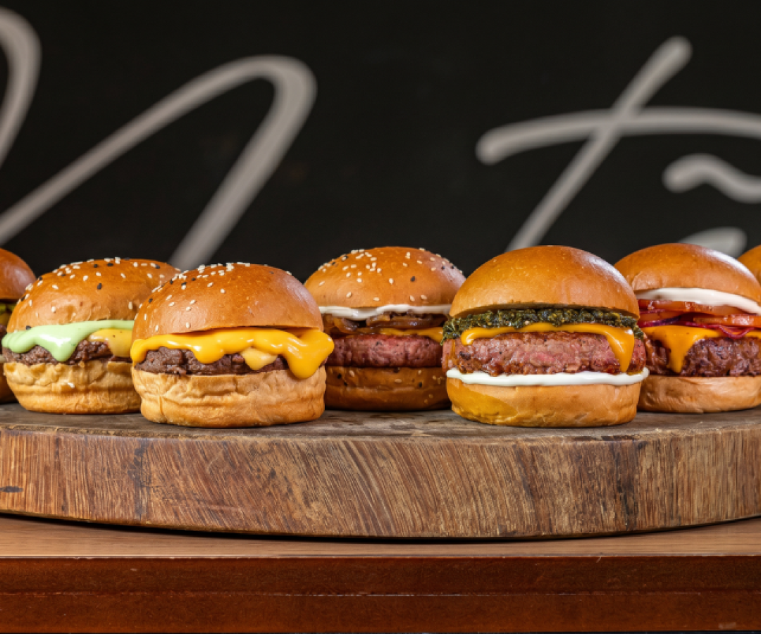 Bom Beef Burgers celebra Copa do Mundo com cardápio temático especial