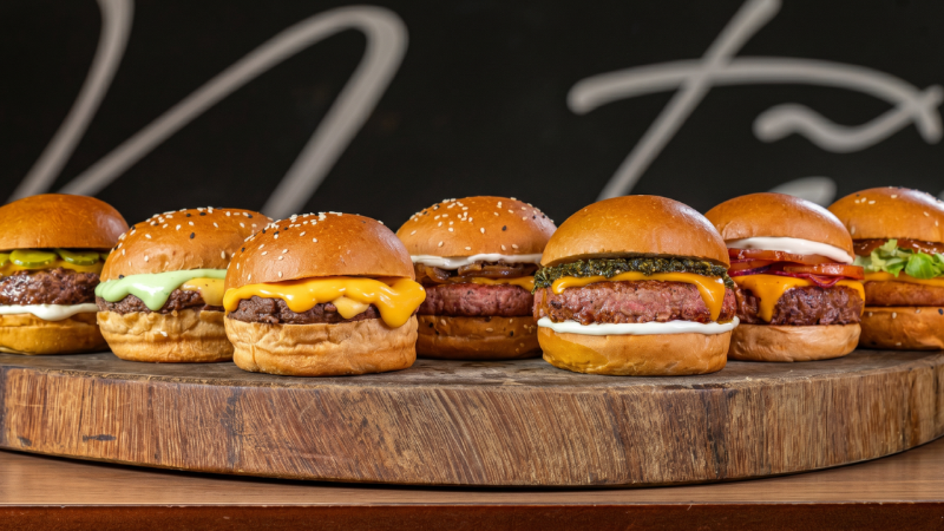 Bom Beef Burgers celebra Copa do Mundo com cardápio temático especial