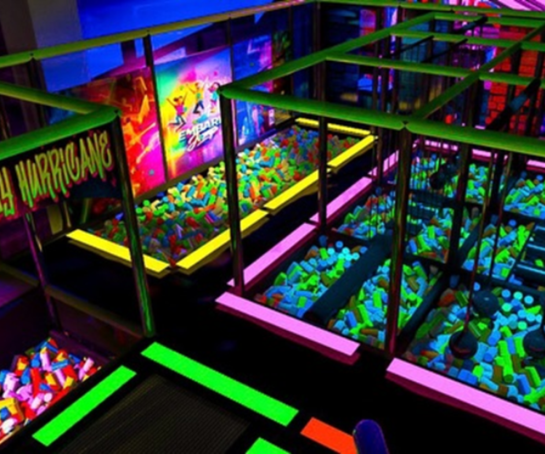 Brisamar Shopping inaugura Embark Kart Electric e Jump com diversão para toda família