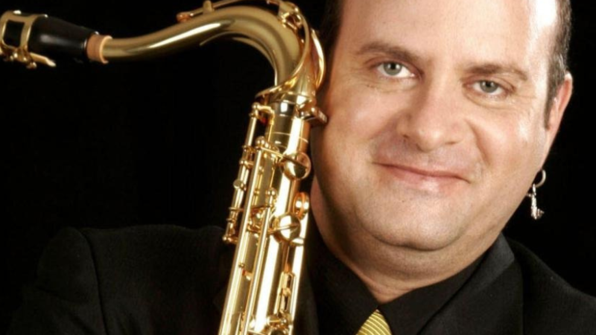 Saxofonista Derico leva música e gastronomia ao Tocaia, em Santos
