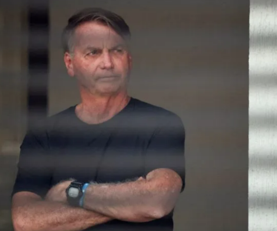 Drones sobrevoam casa de Bolsonaro e acendem alerta da PMDF