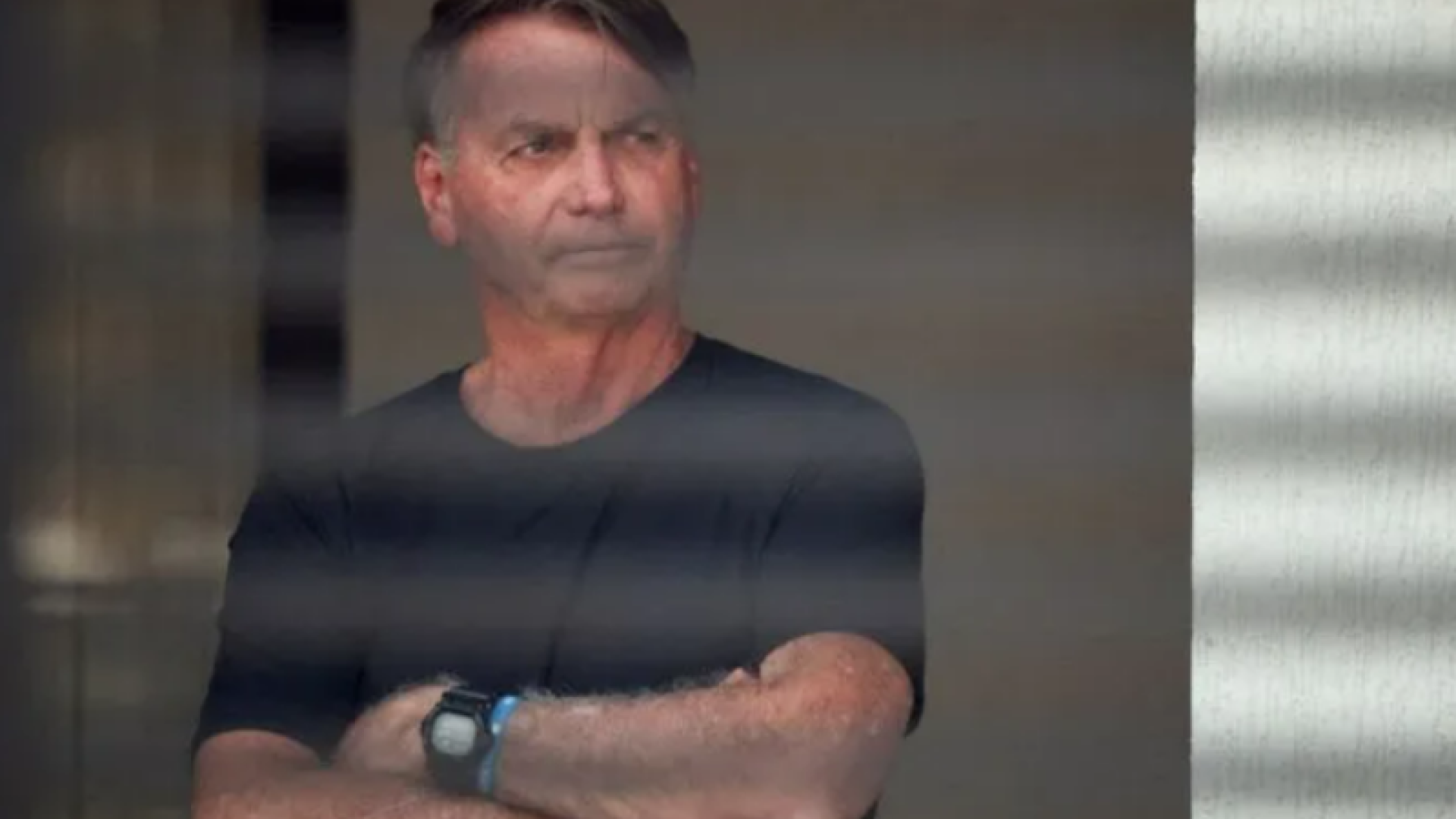 Drones sobrevoam casa de Bolsonaro e acendem alerta da PMDF