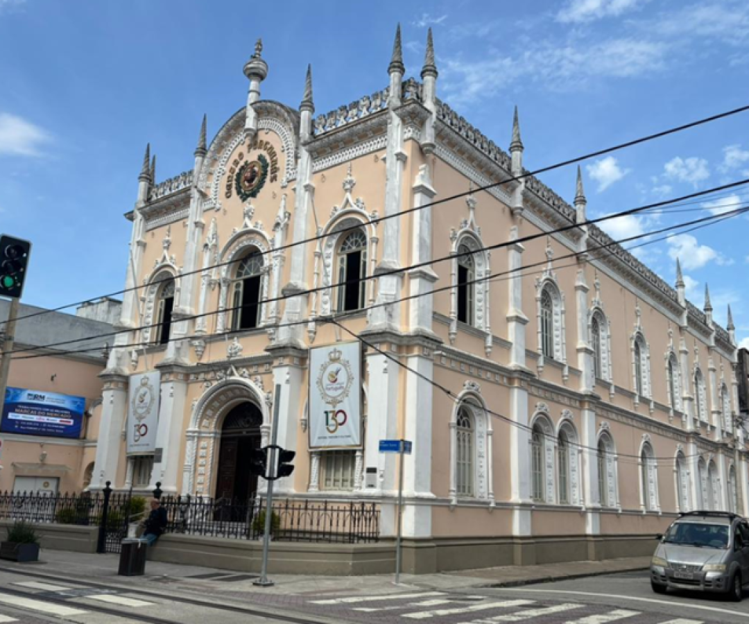 Centro Cultural Português de Santos reinaugura salão histórico restaurado