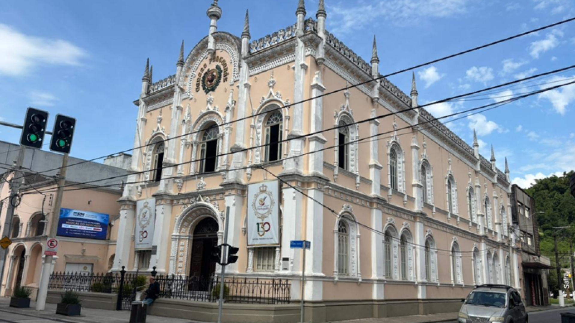 Centro Cultural Português de Santos reinaugura salão histórico restaurado