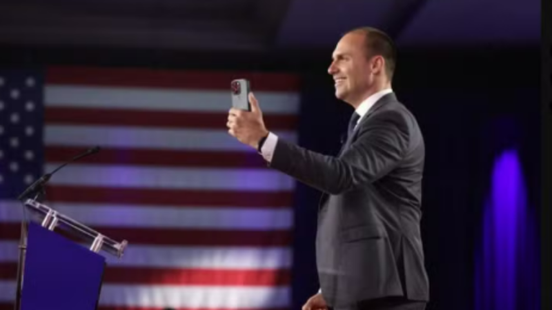 Moraes dá 24 horas para defesa de Bolsonaro explicar possível acesso a vídeo