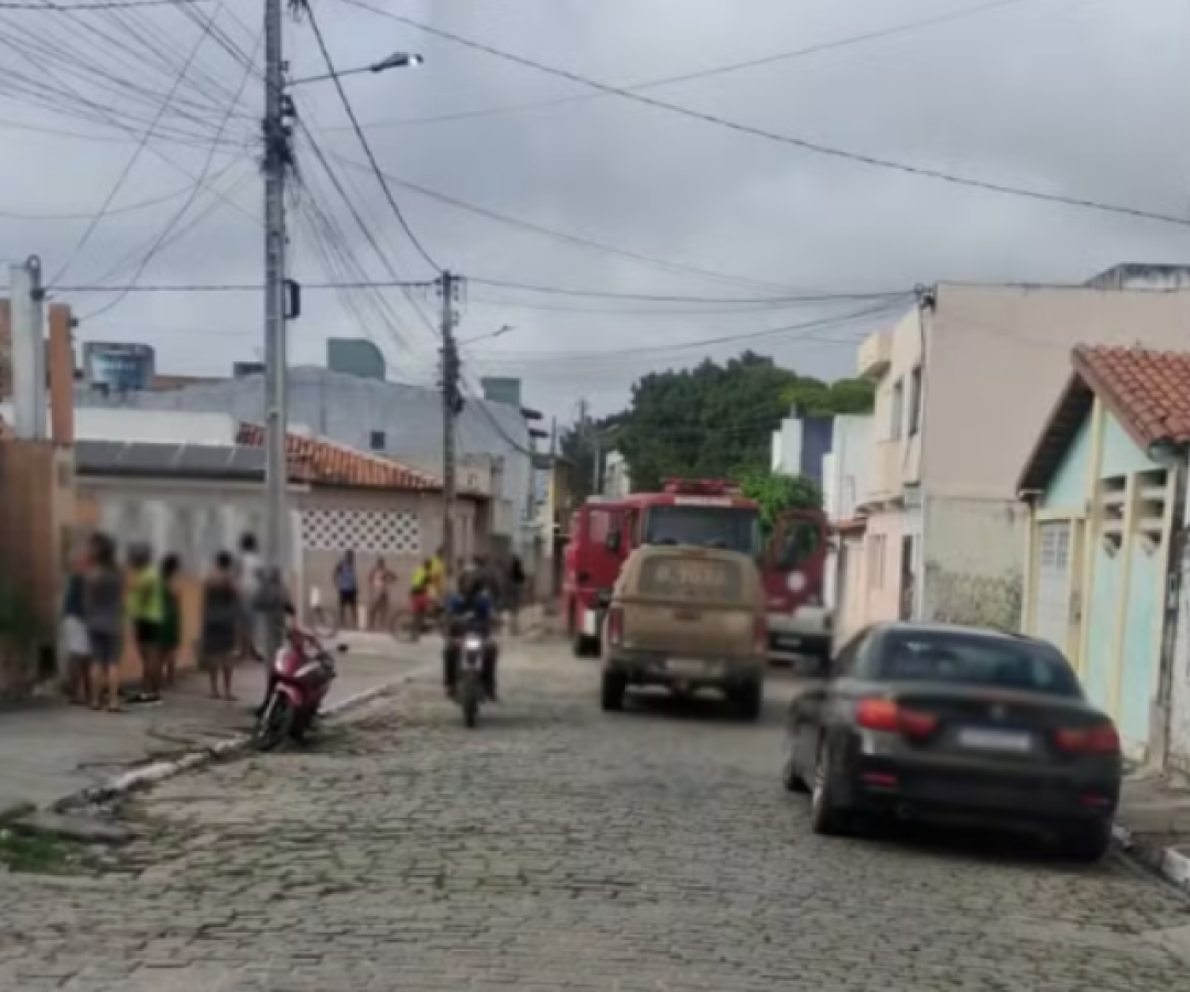 Incêndio mata irmãos e mãe é presa por abandono em Serrinha (BA)