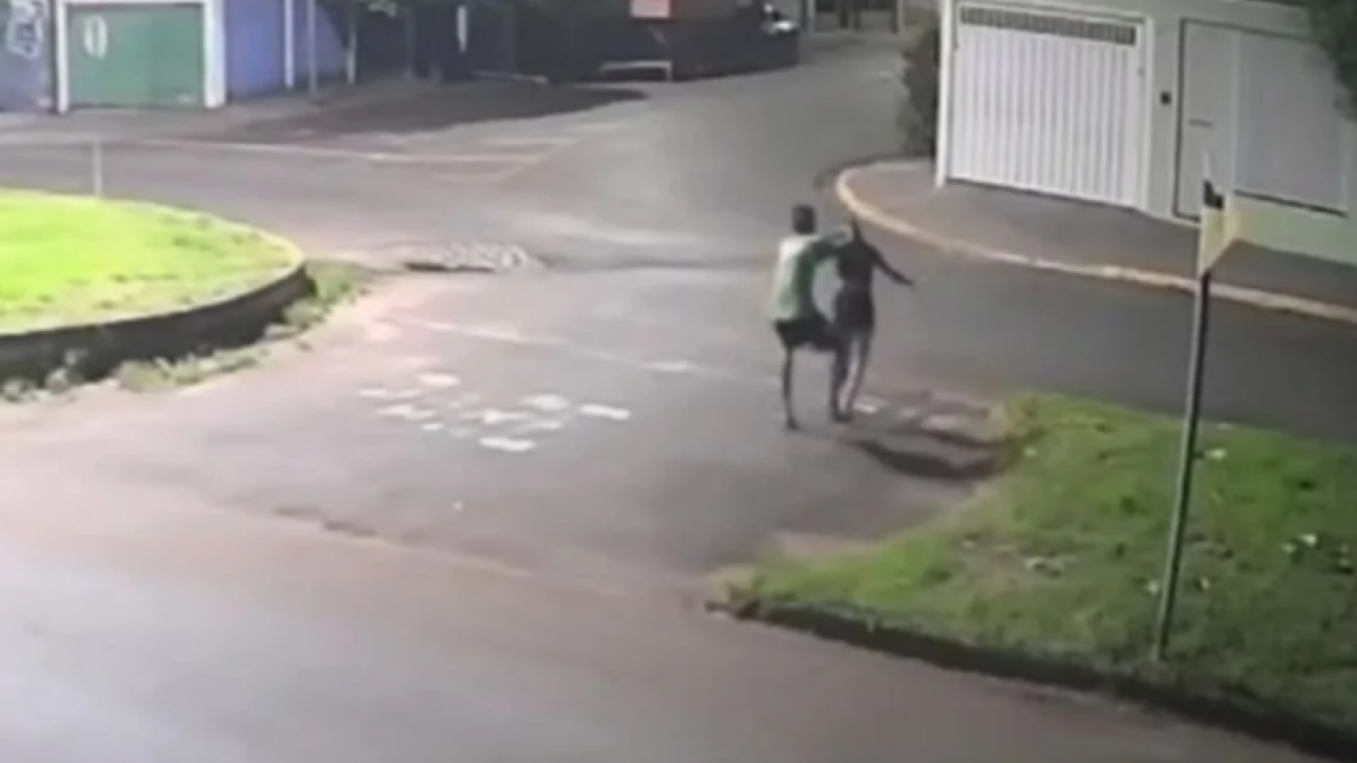 Feminicídio brutal: homem persegue e mata ex-namorada a facadas em SP