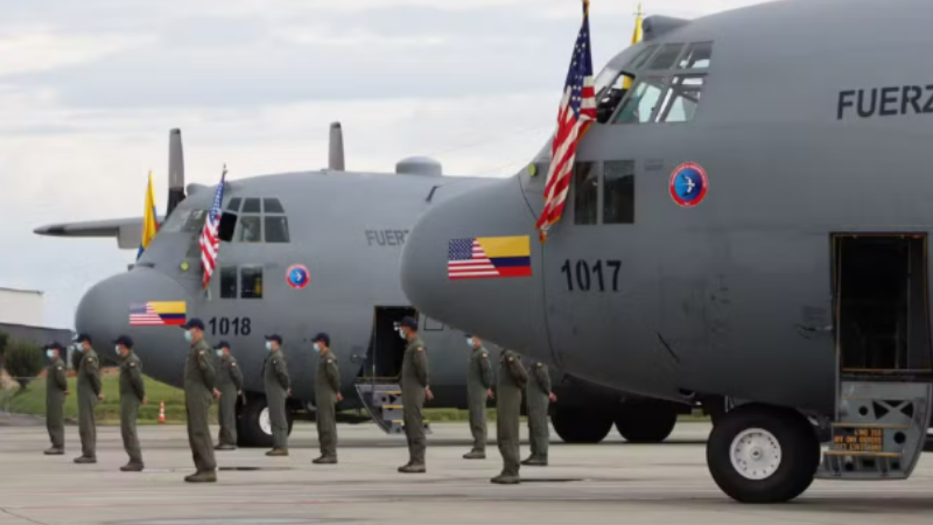 Avião militar com mais de 100 soldados cai na Colômbia após decolagem