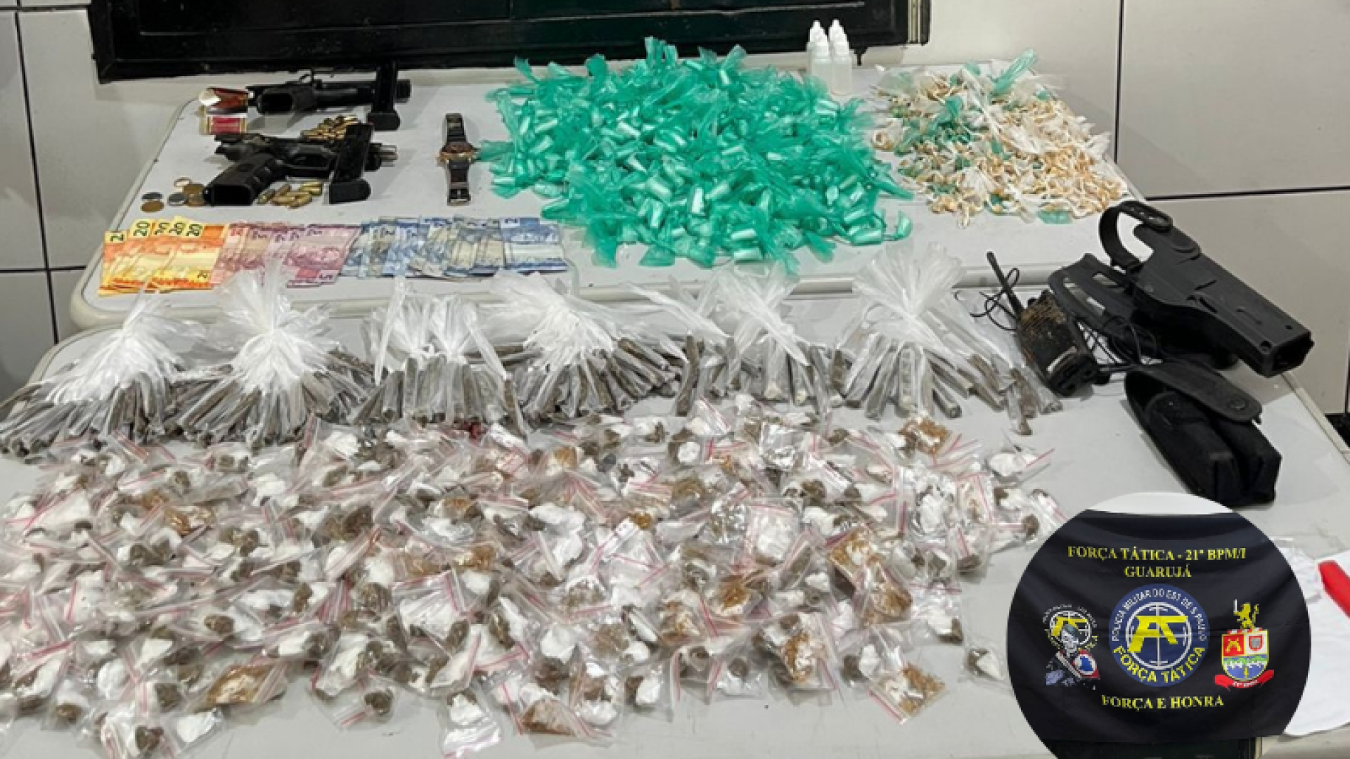 Operação policial em Guarujá termina com dois mortos em confronto e apreensão de armas