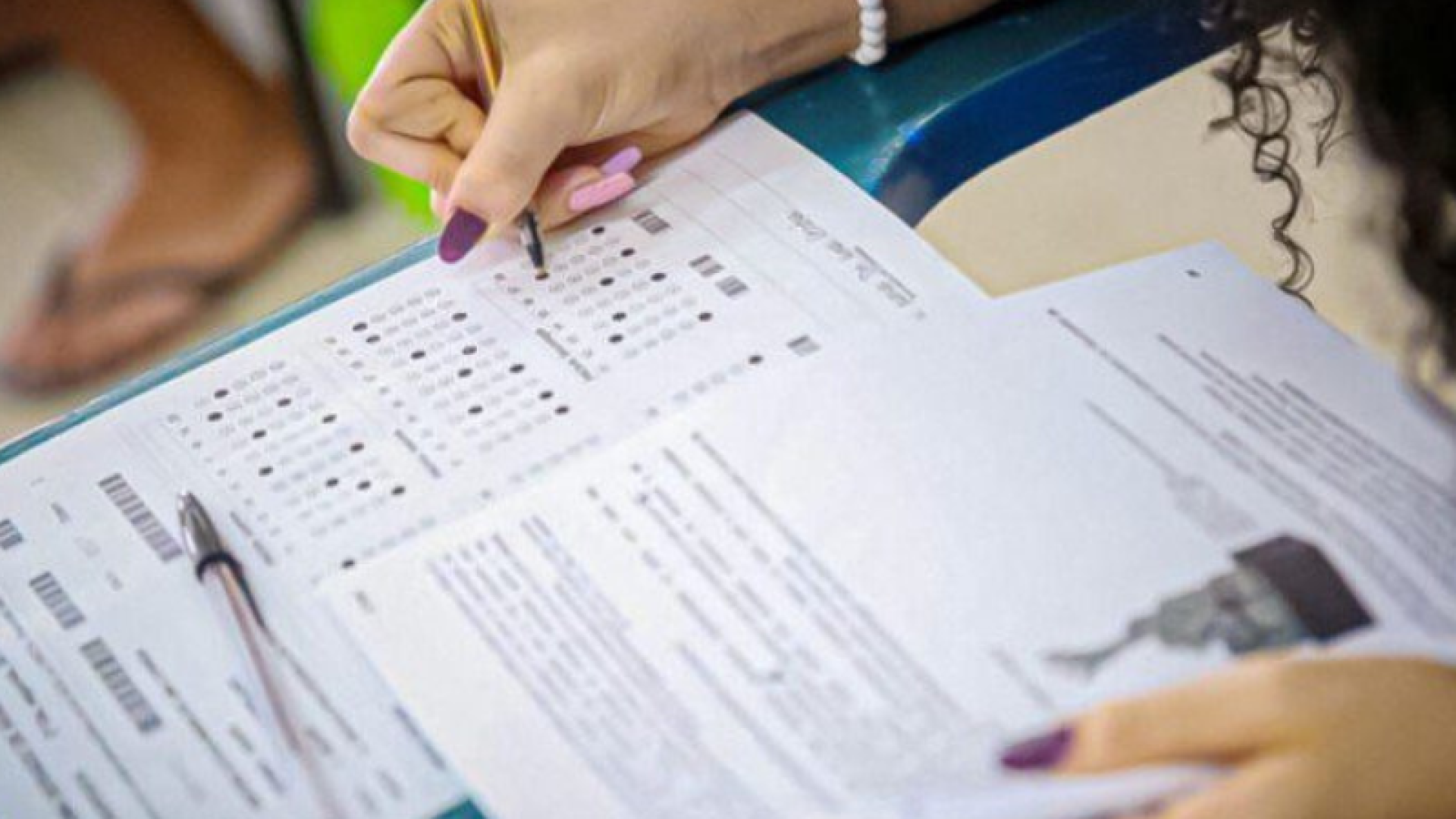 Vagas para atuar no Enem 2026 pagam até R$ 864 por dia