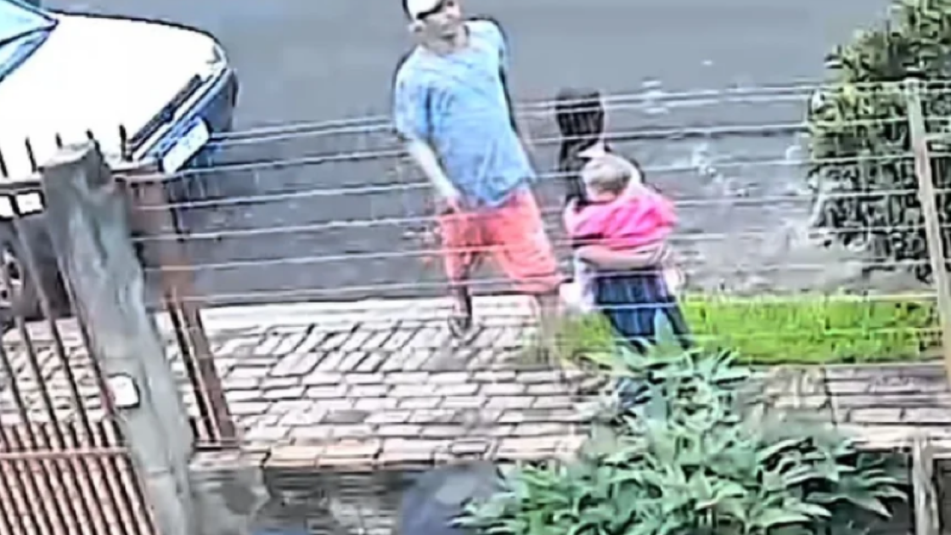 Adolescente com bebê no colo é morta a facadas pelo companheiro no Paraná