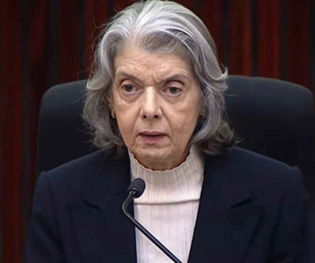 Cármen Lúcia Anuncia saída antecipada do TSE para preparar eleições de 2026