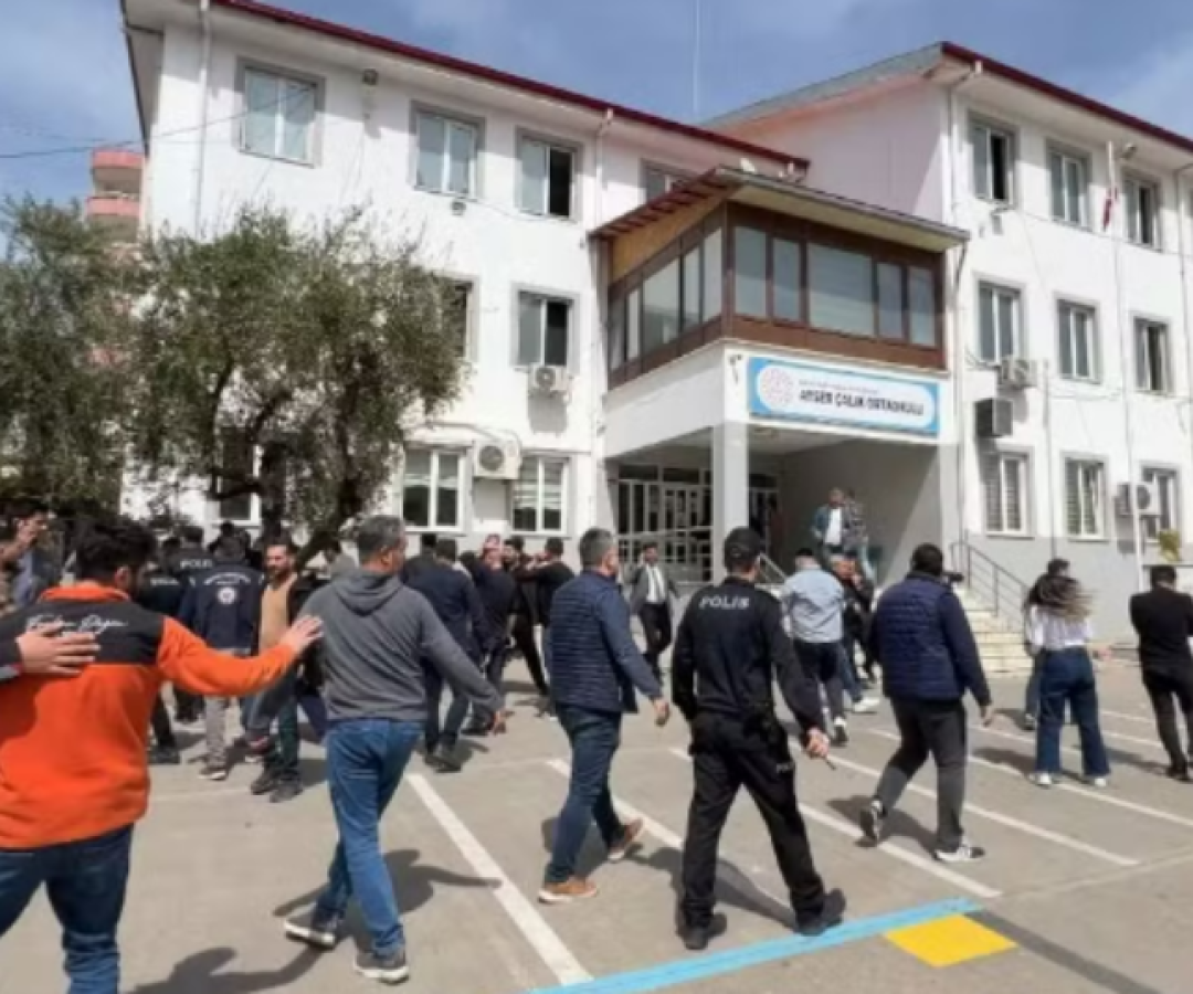 Ataque a tiros em escola na Turquia deixa mortos e dezenas de feridos