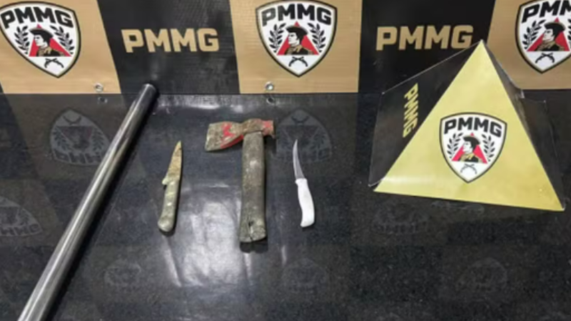 Após sair da prisão, homem ataca ex e morre durante tentativa de feminicídio