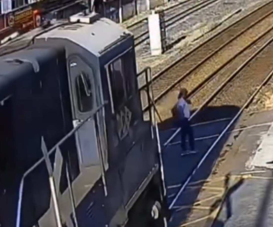 Idoso morre após ser atingido por trem no Centro de Barra Mansa