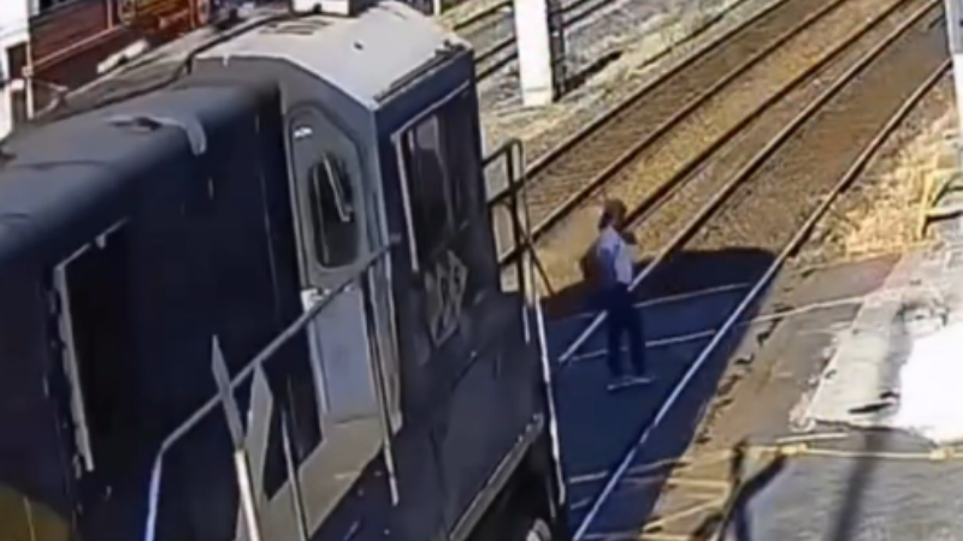 Idoso morre após ser atingido por trem no Centro de Barra Mansa