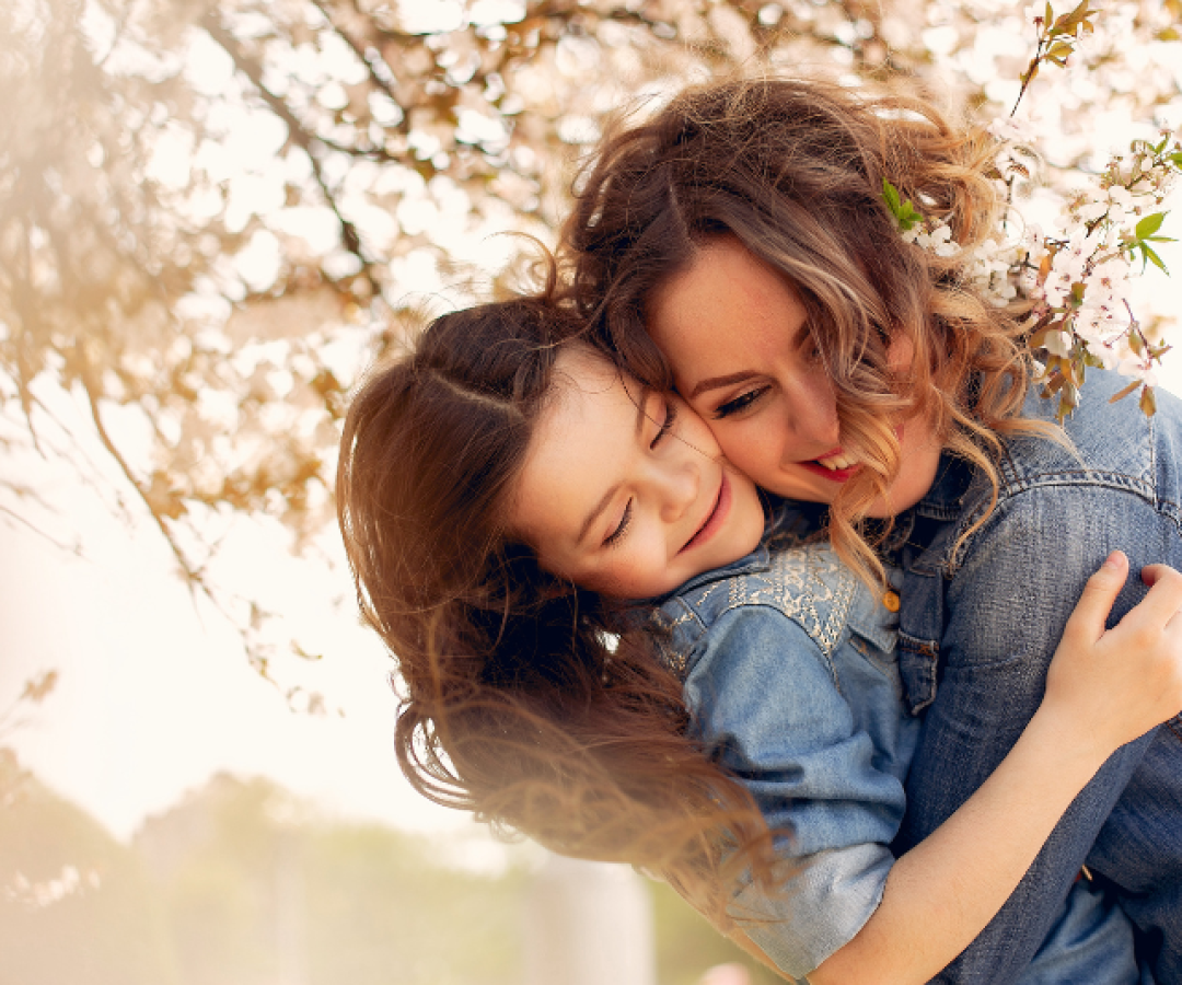 Campanha Maio Furta-Cor coloca a saúde emocional das mães no centro do debate