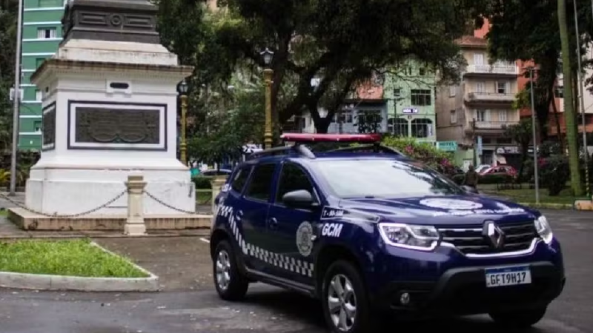 Um homem de 21 anos foi preso em flagrante suspeito de furtar R$ 700 de uma mulher de 55 anos dentro de uma agência bancária...
