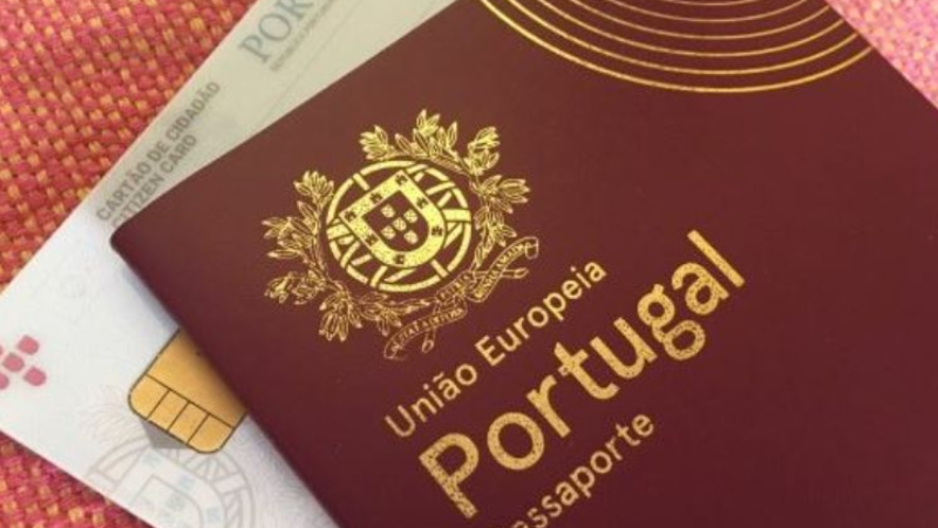 O presidente de Portugal, Marcelo Rebelo de Sousa, promulgou nesta quinta-feira (16) a nova Lei de Estrangeiros, que endurece...