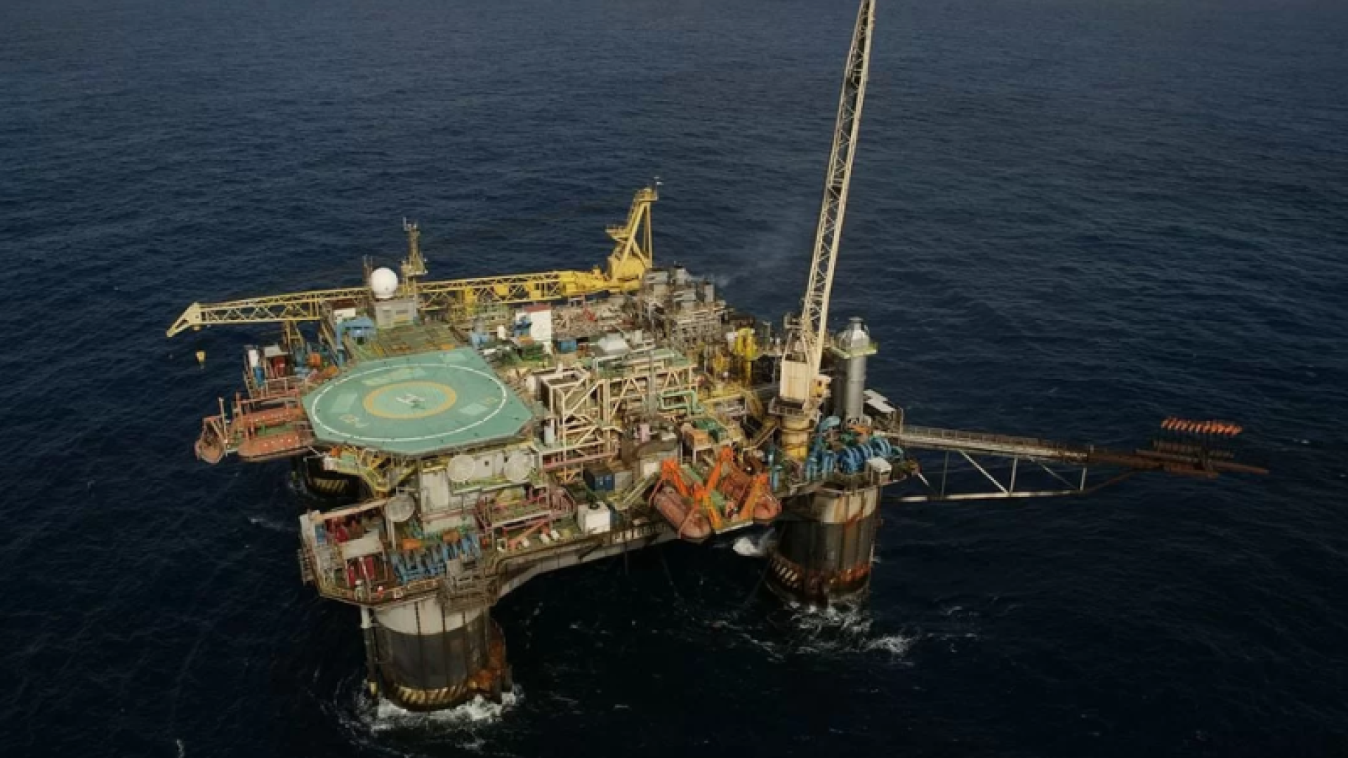 O Ministério Público Federal (MPF) acionou a Justiça Federal para anular imediatamente a licença ambiental concedida à Petrobras...