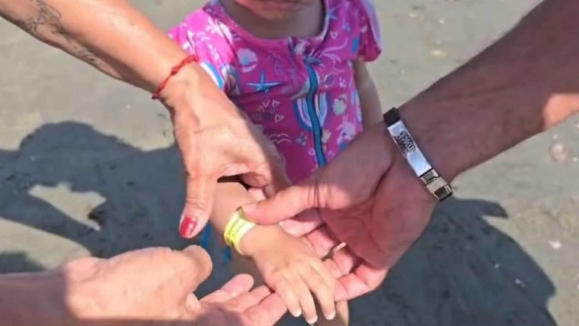 Com o aumento do movimento nas praias, a Prefeitura de Santos reforça as orientações para evitar que crianças se percam...