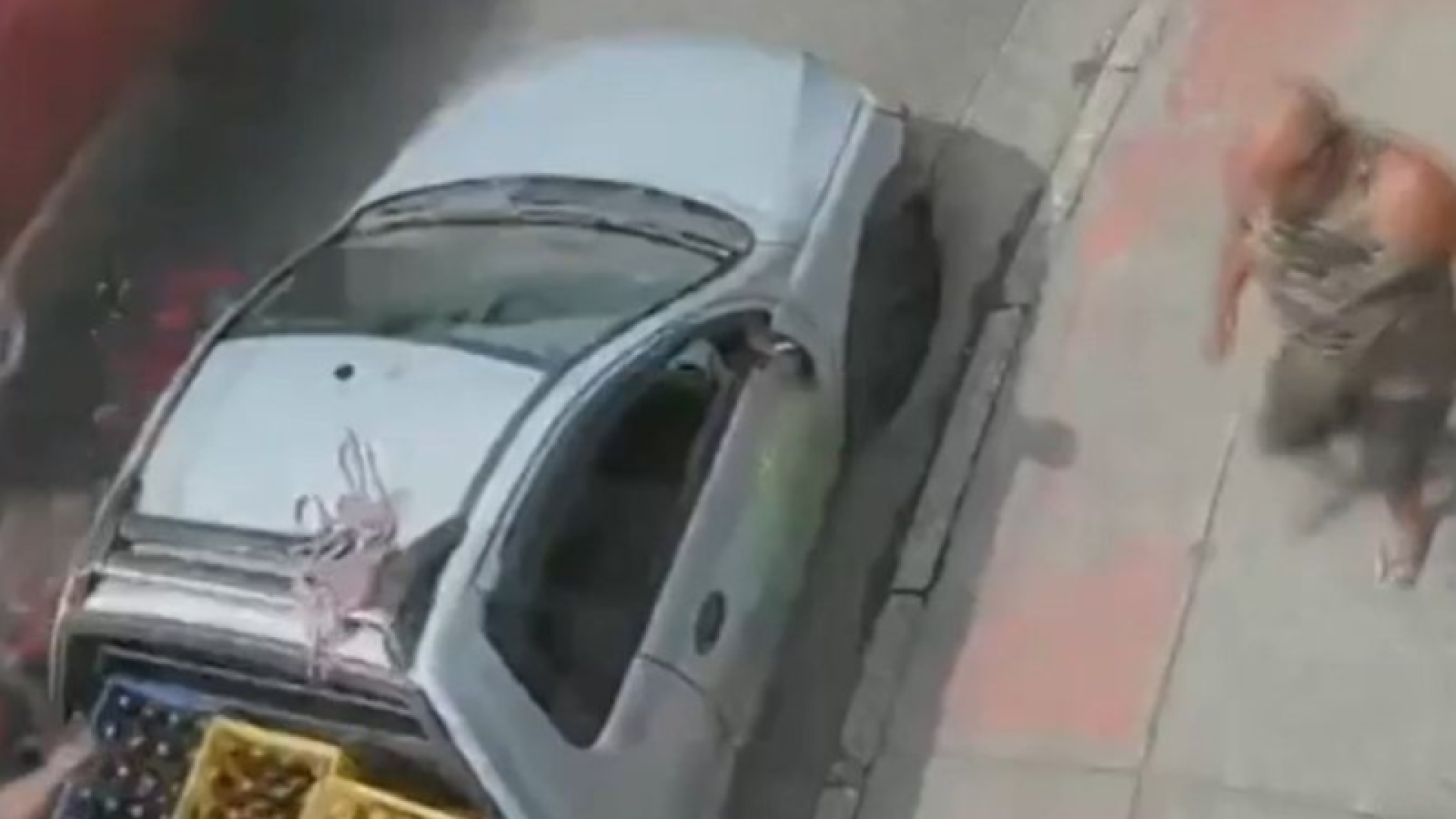 Uma mulher grávida, de 30 anos, foi presa após atropelar um motociclista, de 56, durante uma discussão de trânsito na Avenida Nossa...