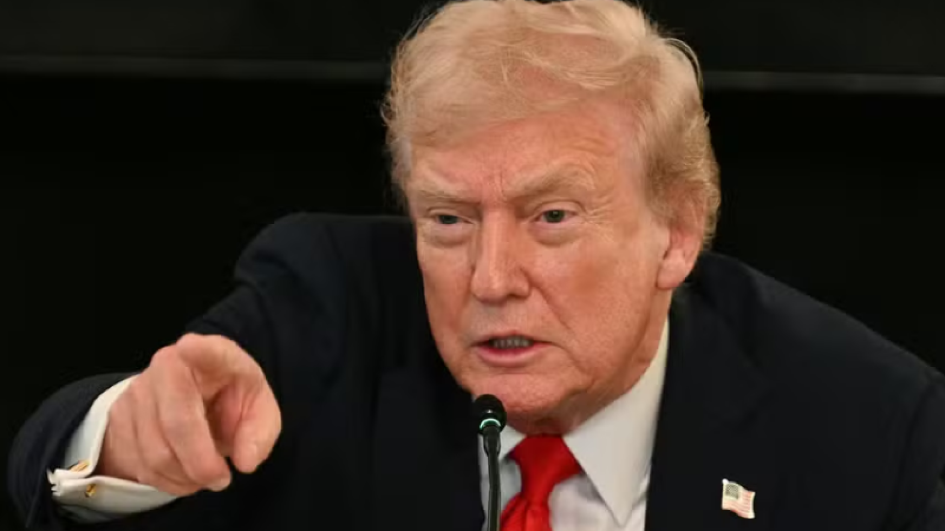 O presidente dos Estados Unidos, Donald Trump, declarou neste sábado (1°/11), pelas redes sociais, que ordenou ao Departamento de Guerra...