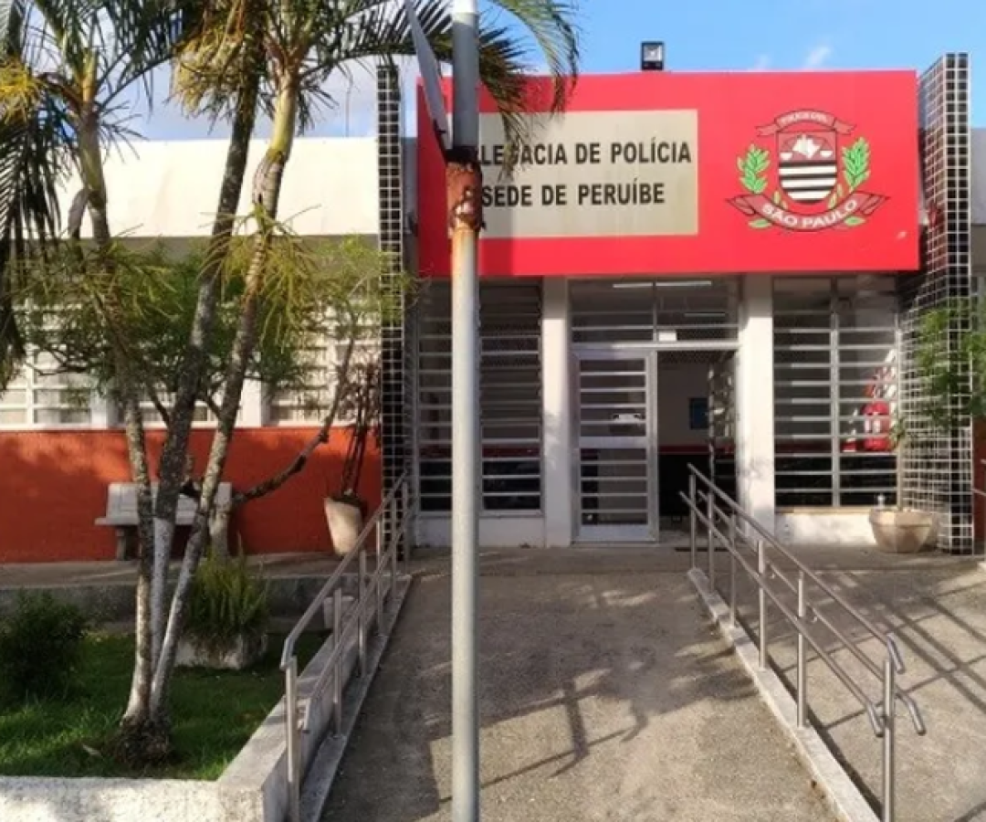 Um homem foi preso nesta terça-feira (2) em Peruíbe, no litoral de São Paulo, acusado de integrar uma quadrilha especializada...