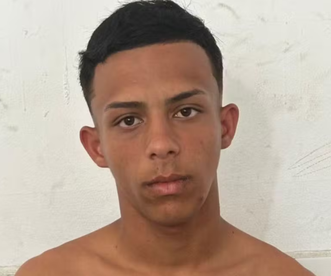 Kauan Felipe da Costa, de 18 anos, foi preso após agredir sua mãe, de 50 anos, e arremessar óleo de cozinha nela na cidade...