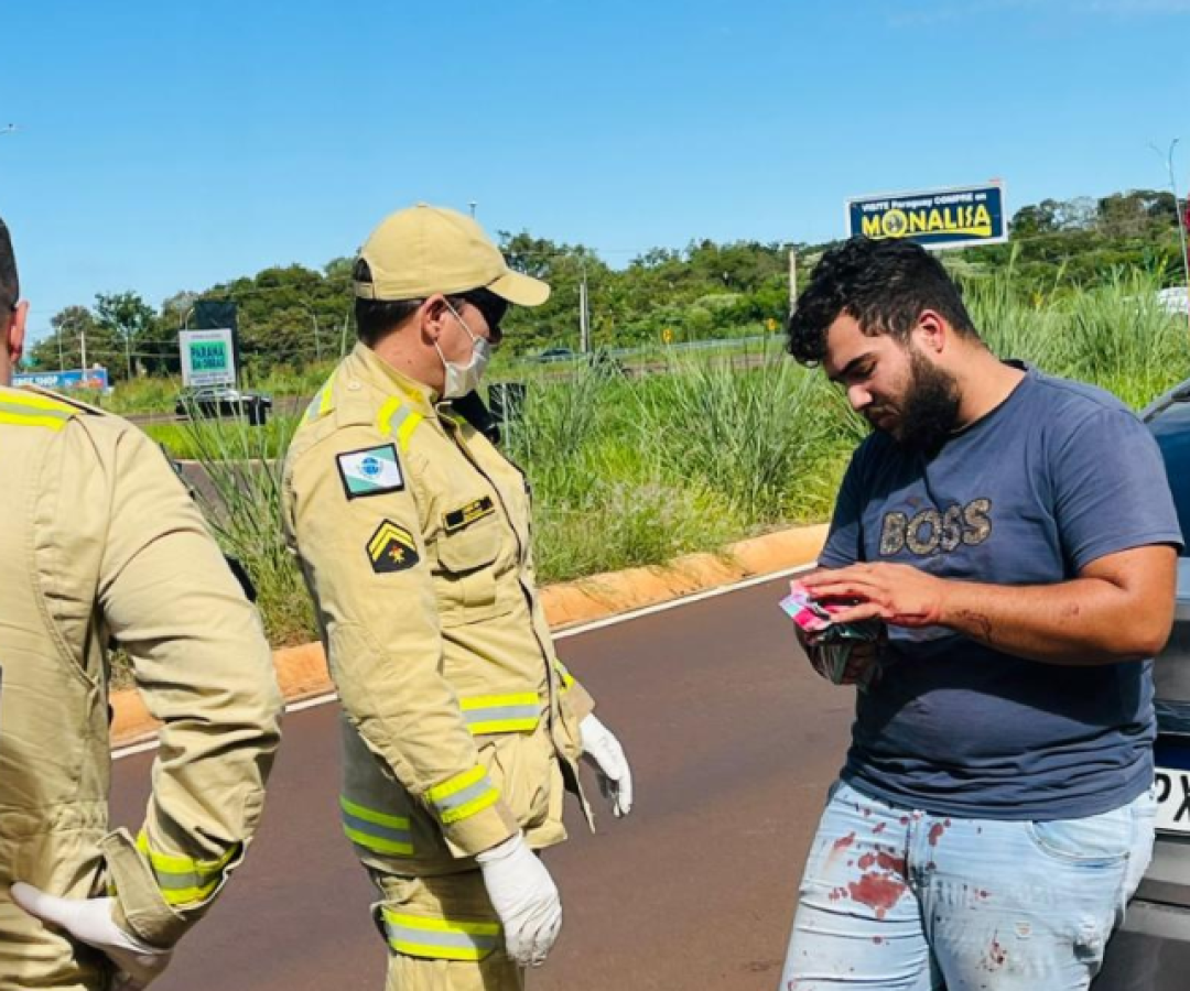 Um motorista de aplicativo morador de Guarujá, no litoral paulista, ficou ferido após ser atacado com uma faca durante uma tentativa...