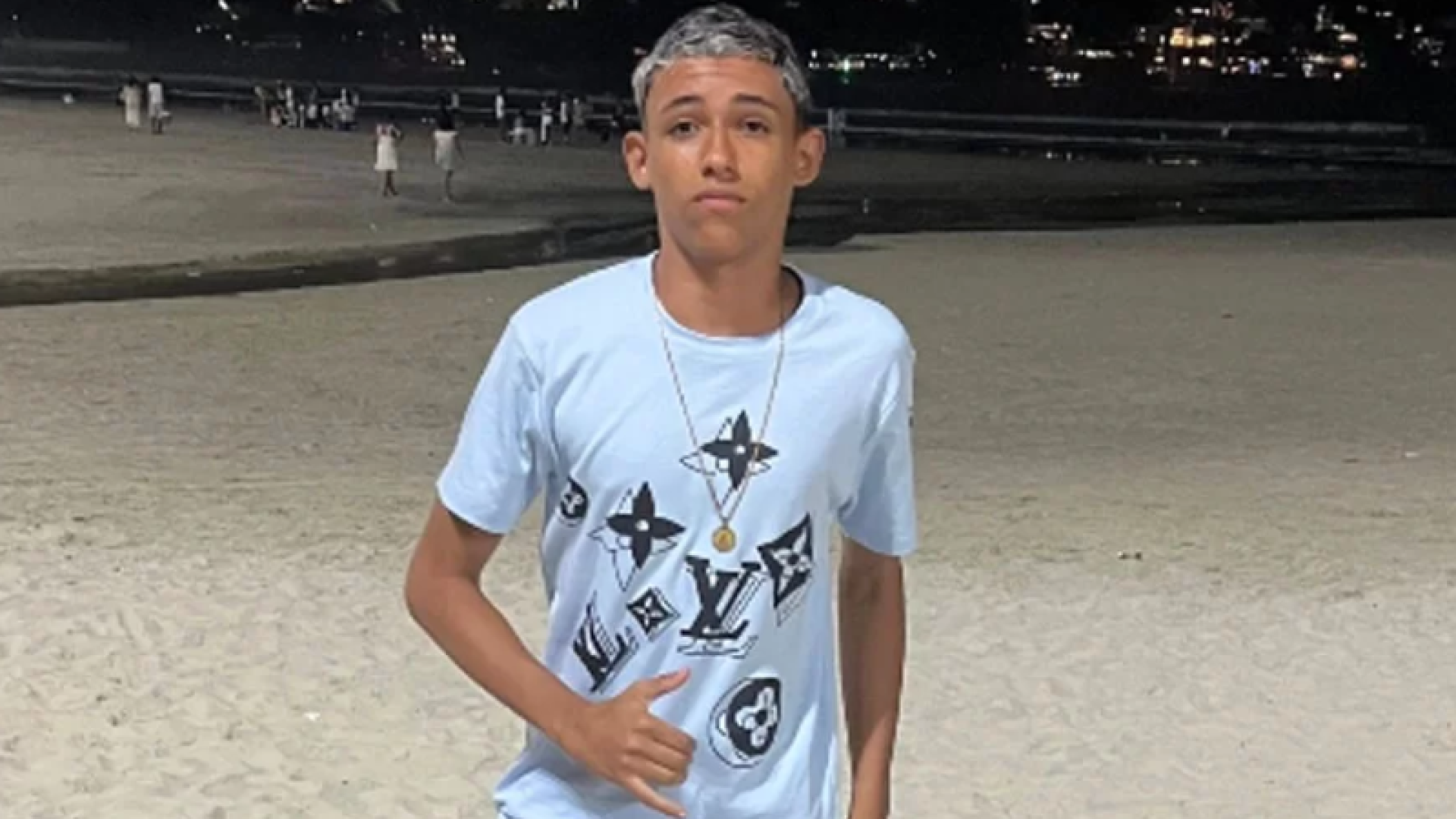O corpo do adolescente Daniel dos Santos Amparo, de 15 anos, que estava desaparecido após cair no mar em Guarujá, no litoral...
