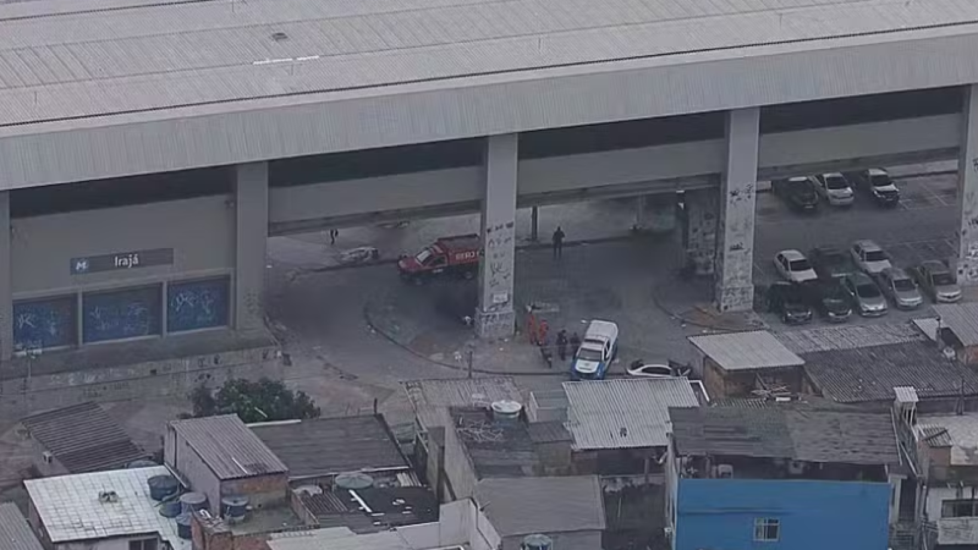 Pelo menos dois homens foram mortos e um terceiro ficou gravemente ferido após um ataque a tiros de fuzil nas proximidades da estação...