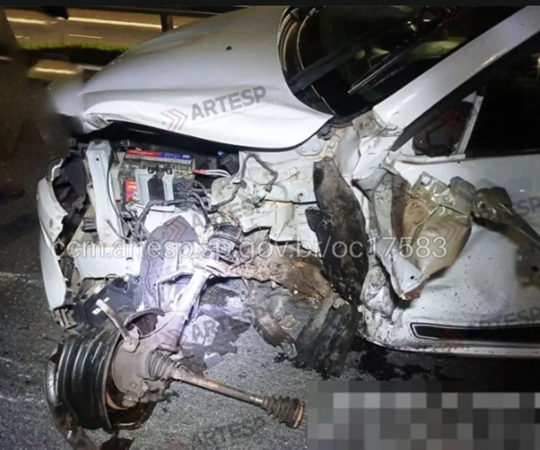 Um motociclista de 27 anos ficou gravemente ferido após ser atingido por um carro que invadiu a contramão da Via Expressa Sul...