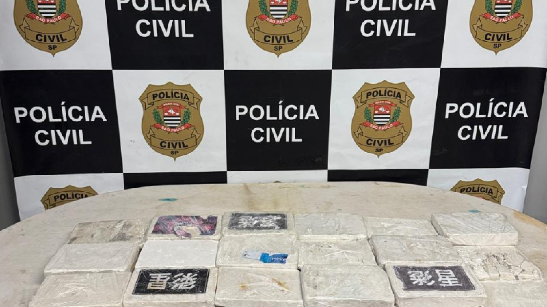 Um homem de 35 anos, conhecido pelo vulgo “Zinho”, foi preso em flagrante na tarde desta terça-feira (17), após trocar tiros com...