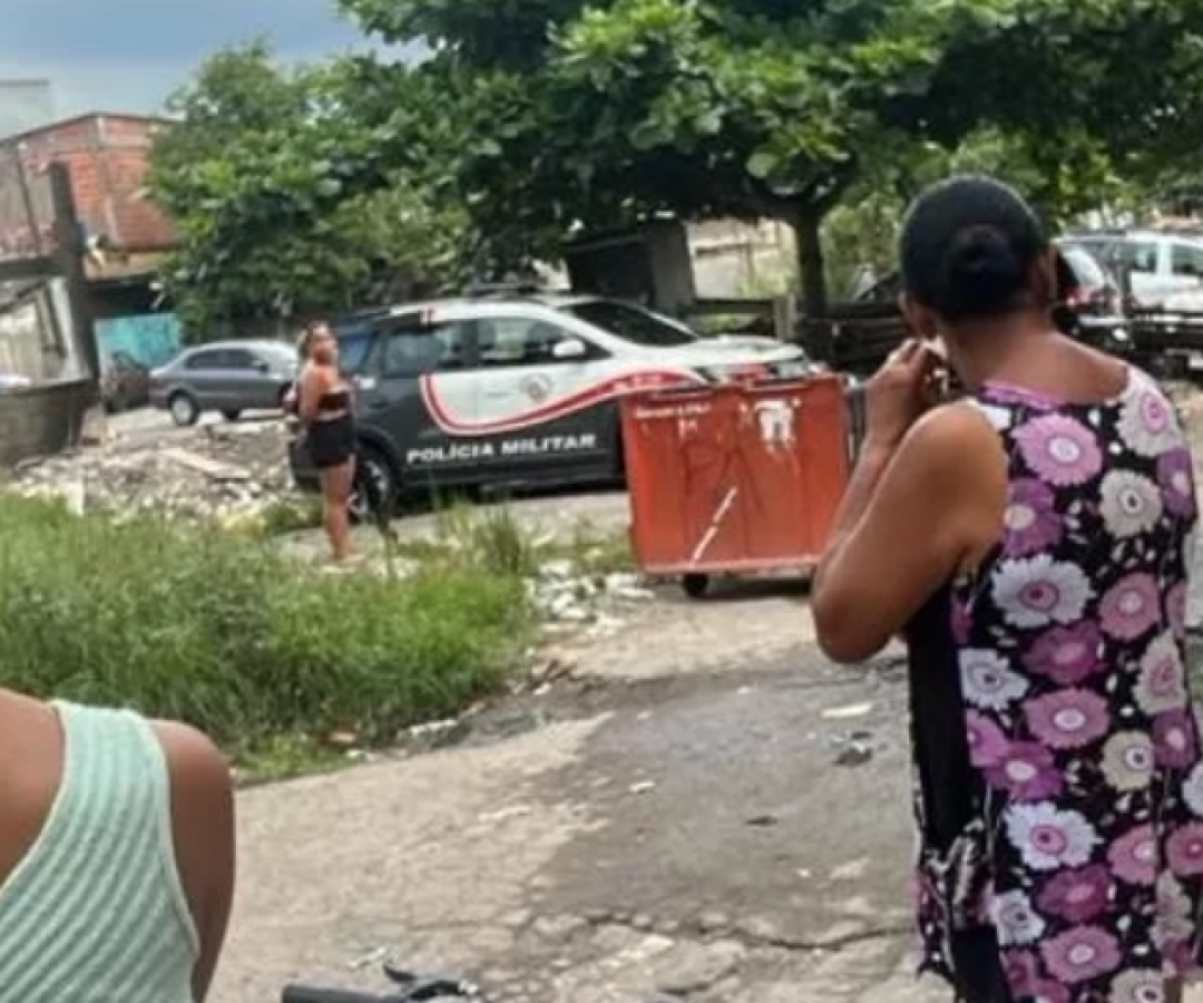 Um homem de 18 anos morreu durante uma troca de tiros com policiais militares na comunidade do Dique do Piçarro, no bairro Cidade Náutica...