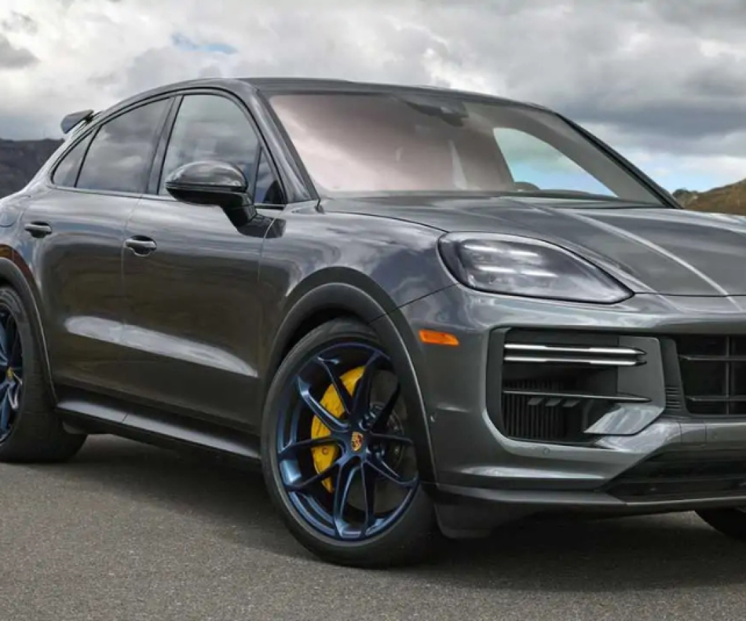 Thaisa Hoffmann, esposa do ex-procurador-geral do INSS Virgílio Filho, adquiriu um SUV Porsche Cayenne híbrido avaliado em R$ 789 mil...