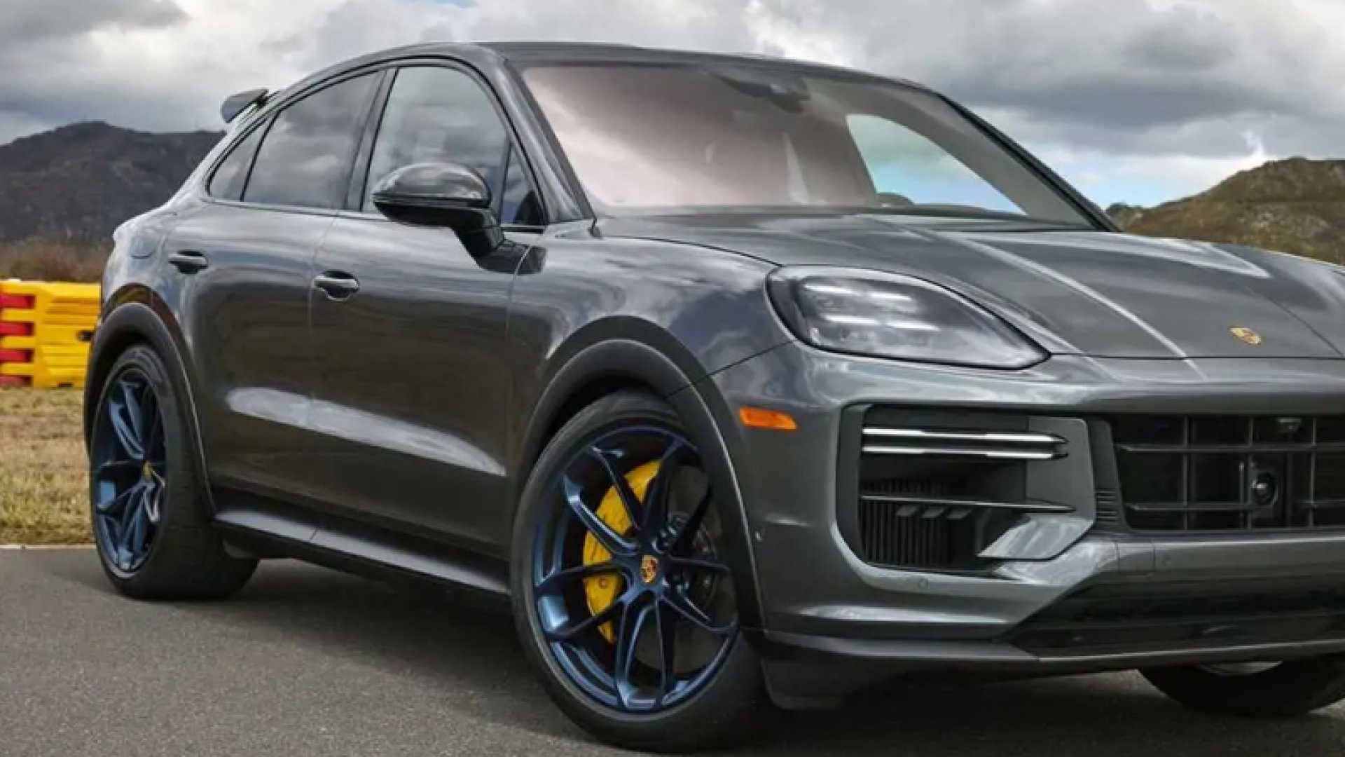 Thaisa Hoffmann, esposa do ex-procurador-geral do INSS Virgílio Filho, adquiriu um SUV Porsche Cayenne híbrido avaliado em R$ 789 mil...