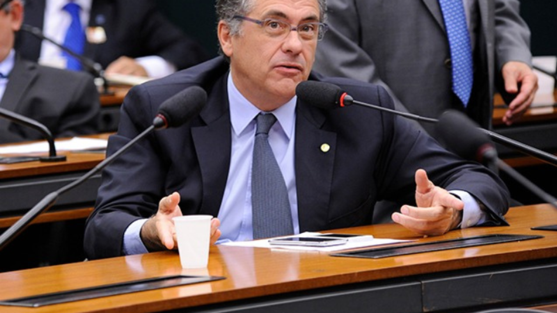 O deputado Carlos Zarattini (PT-SP), relator da medida provisória (MP) que altera o Imposto sobre Operações Financeiras (IOF), decidiu...