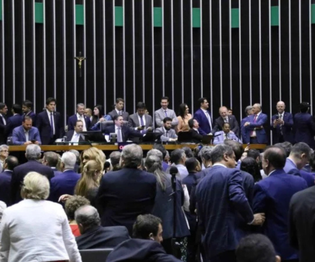 Uma semana após uma importante vitória para o Planalto no Congresso, com a isenção do Imposto de Renda, o governo sofreu uma grande derrota...